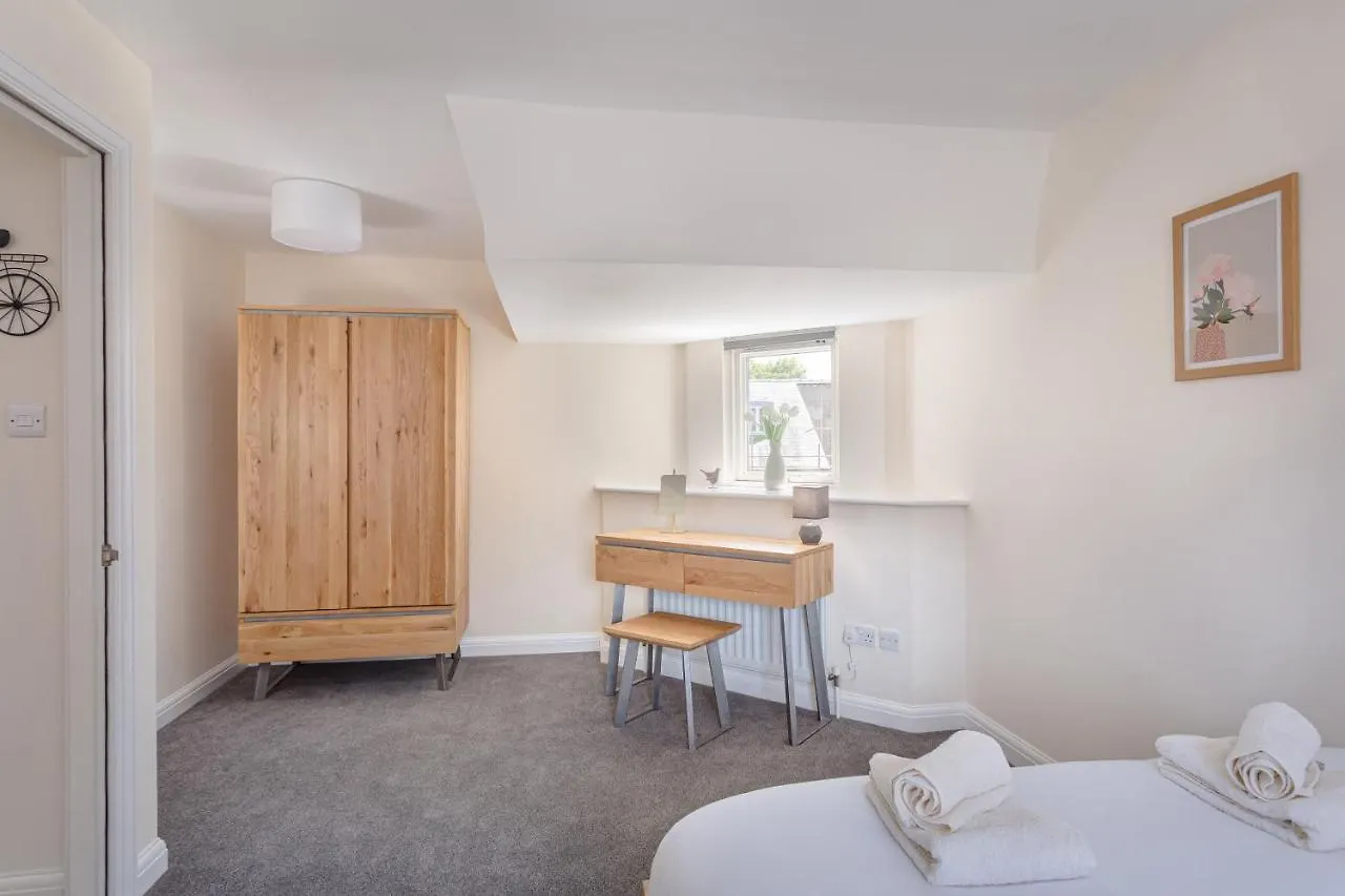 2 Bedroom City Centre Townhouse - With Parking Cambridge  Cambridge (Cambridgeshire)