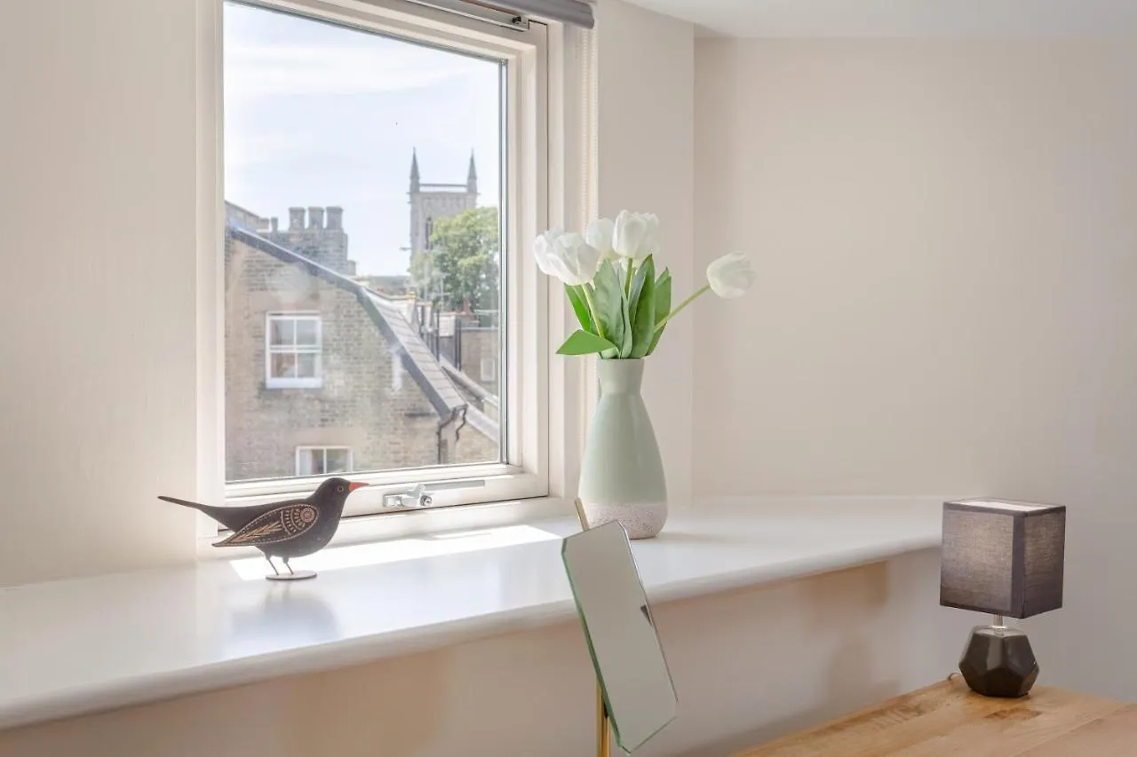 2 Bedroom City Centre Townhouse - With Parking Cambridge  United Kingdom