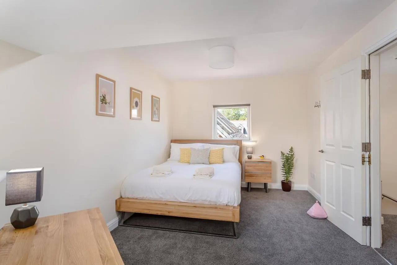 2 Bedroom City Centre Townhouse - With Parking Cambridge