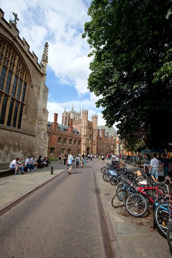 2 Bedroom City Centre Townhouse - With Parking Cambridge  0*, Cambridge (Cambridgeshire)