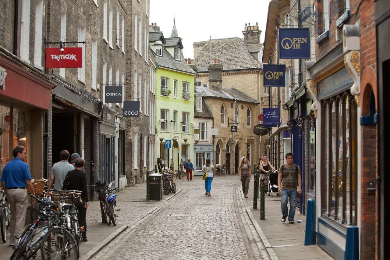 2 Bedroom City Centre Townhouse - With Parking Cambridge  Holiday home Cambridge (Cambridgeshire)