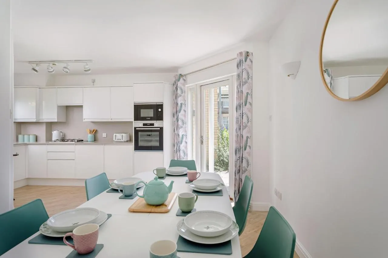 Holiday home 2 Bedroom City Centre Townhouse - With Parking Cambridge  United Kingdom